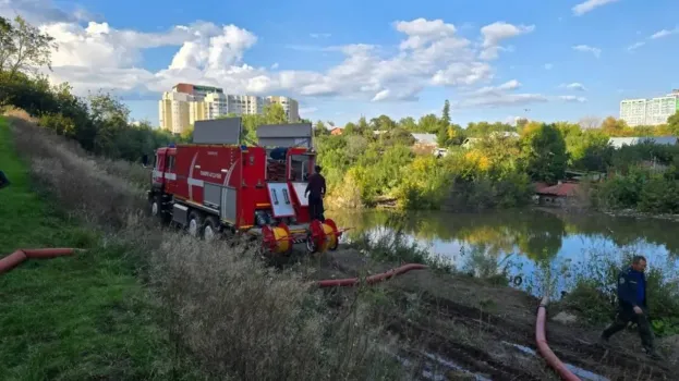 На затопленном участке в Уфе продолжают откачивать воду