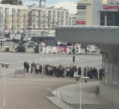 Фанаты устроили давку у «Уфа-Арены» перед концертом рэпера