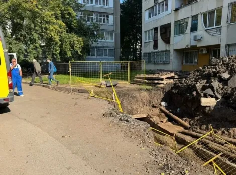 Житель Уфы упал в яму перед подъездом и погиб