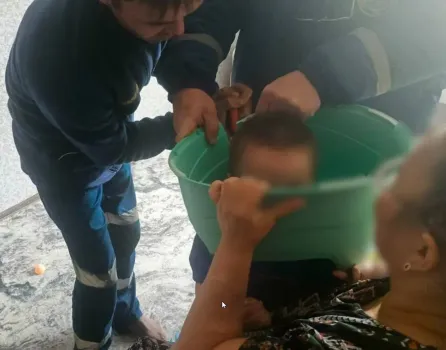 В Уфе спасли двухлетнего ребенка с горшком на голове