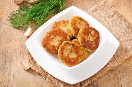 Рыбные котлеты с рисом на сковороде: русское блюдо с деликатным вкусом — рецепт бывалых рыбаков