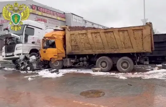 Смертельное ДТП в Уфе: грузовик с отказавшими тормозами протаранил 11 машин