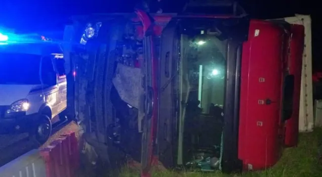 Фура легла на бок на пересечении трасс в Башкирии: что известно о ДТП