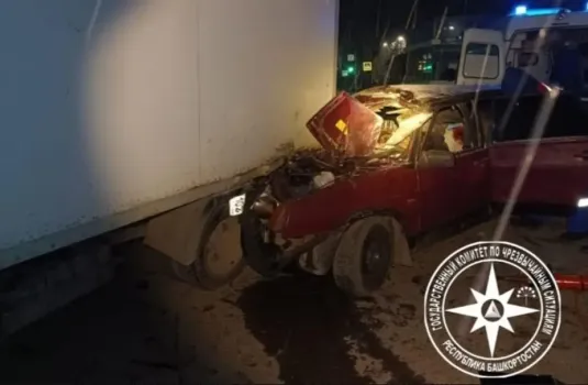 ДТП с пострадавшими в Белорецке: легковушка протаранила припаркованную «Газель»