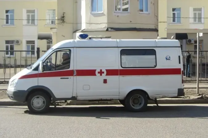 В Башкирии девушка во время поездки выпала из автомобиля, водитель скрылся