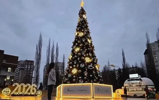 Новый год-2026 в Уфе: наряжена елка на площади имени Мустая Карима