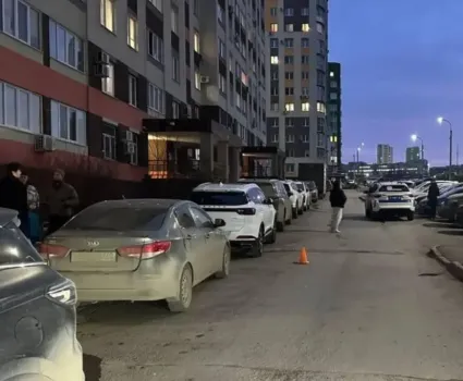 Кроссовер сбил двухлетнего ребенка: серьезное ДТП во дворе жилого дома в Уфе