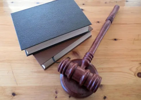 Споила 15-летнюю дочь: за что 38-летнюю уфимку отправили в колонию