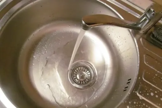 Авария оставила жителей Зеленой рощи без отопления и горячей воды