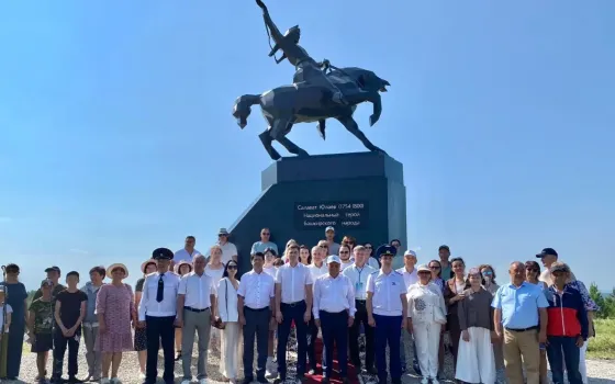 В Башкирии торжественно открыли памятник Салавату Юлаеву