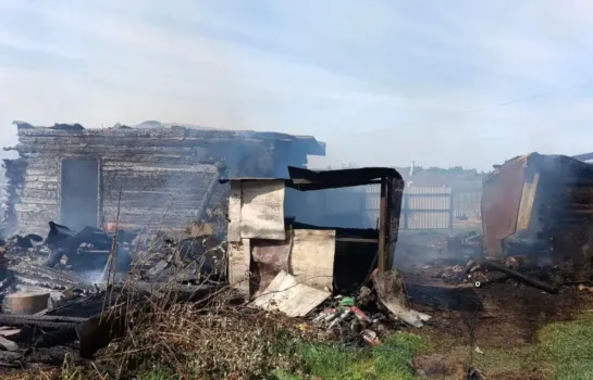 В Бирске пожар повредил два жилых дома