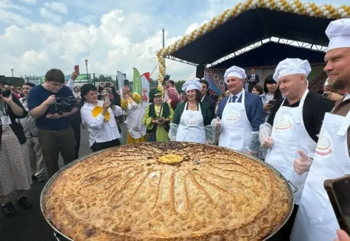 В Башкирии испекли гигантский бэлеш весом в 250 кг