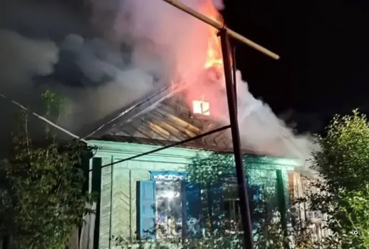 Пожар в Баймаке: спасатели вынесли мужчину из огня, но было поздно