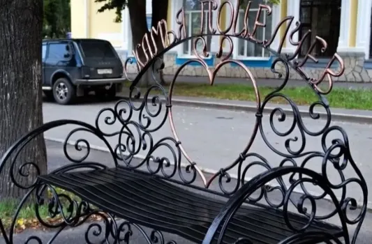 В Уфе появилась скамейка для поцелуев
