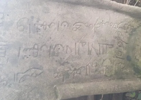 На башкирском погосте найдена необычная плита, которой более 300 лет