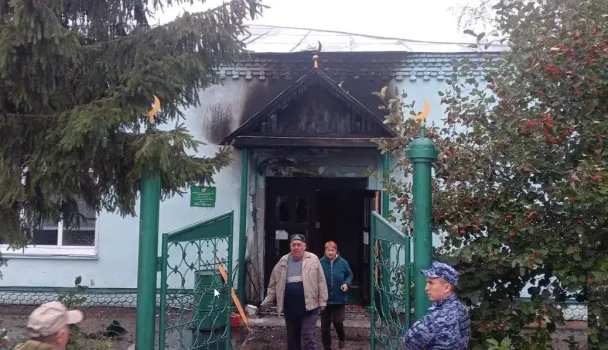 В Благовещенске загорелась крыша мечети