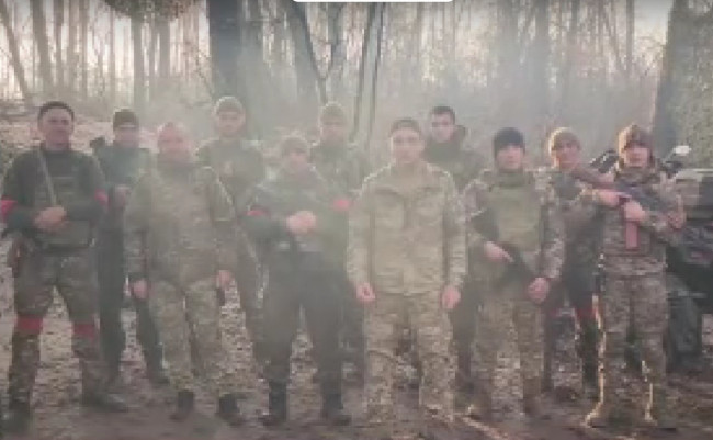 Бойцы на передовой поздравляют жителей Башкирии с Новым годом, Хабиров поддержал их