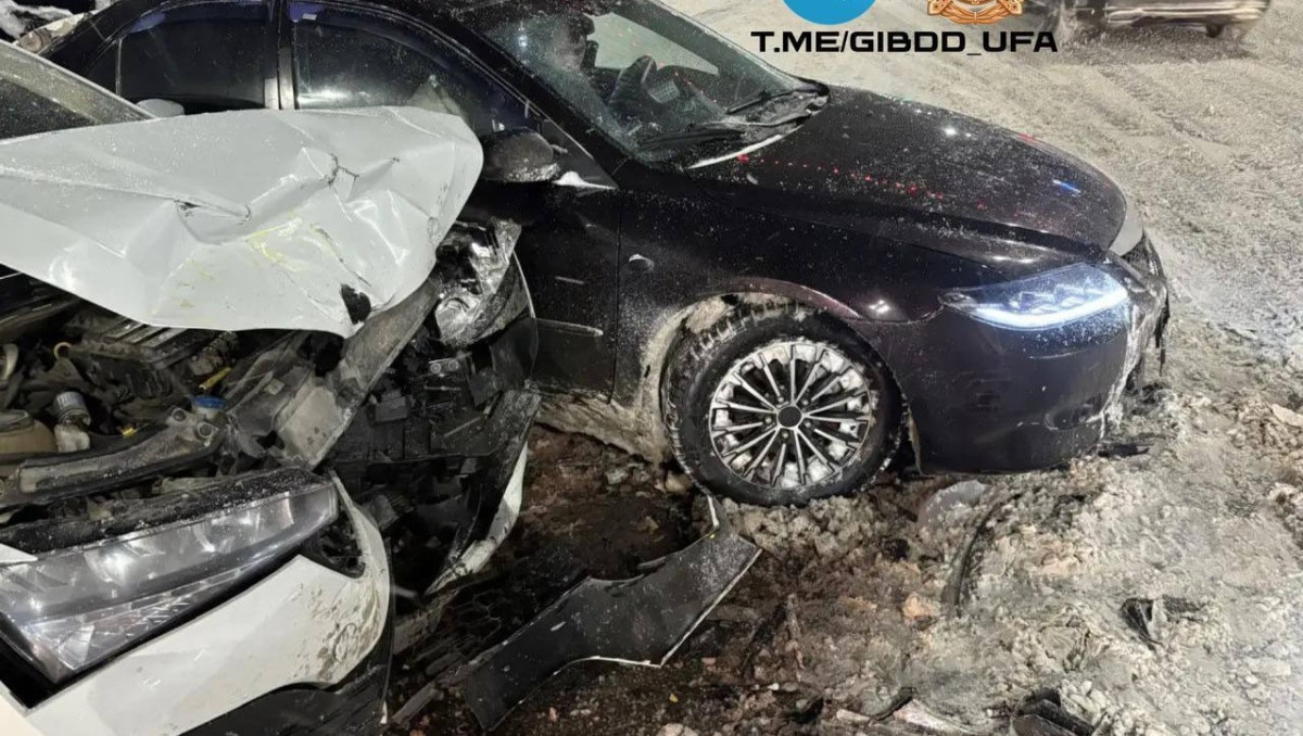 Массовая авария в Уфе: столкновение шести автомобилей на проспекте Октября