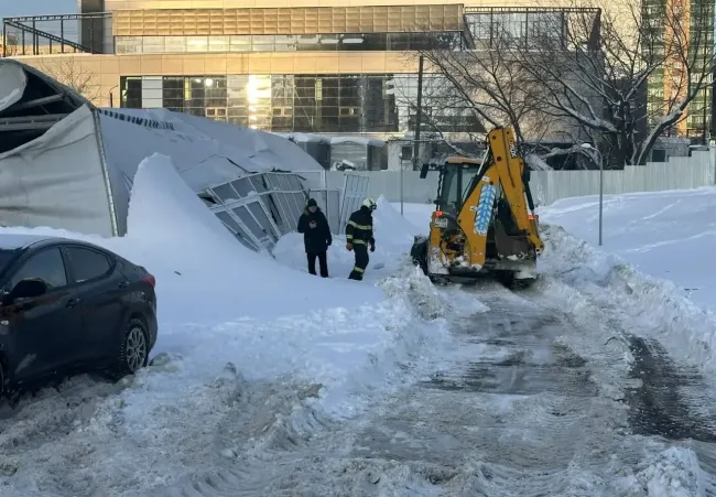 В Уфе обрушился склад из-за снега на крыше, пострадавших нет