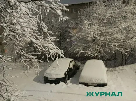 Уфимцам рекомендовали быть осторожнее из-за схода снега и наледи с крыш