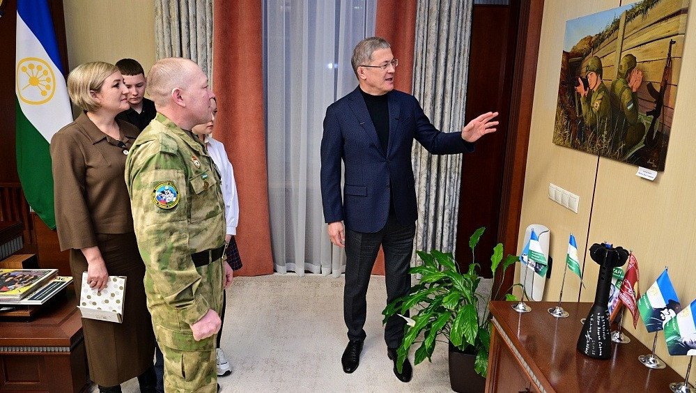 Глава Башкирии встретился с участником СВО Рустамом Сафиным и его семьей