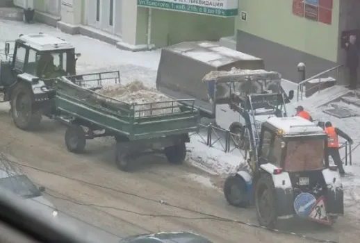 Коммунальная техника Уфы активно очищает дороги от снега