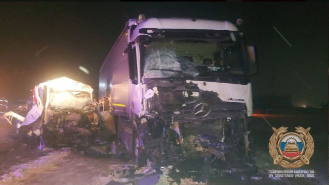 Столкновение грузовиков в Башкирии: один человек погиб в аварии