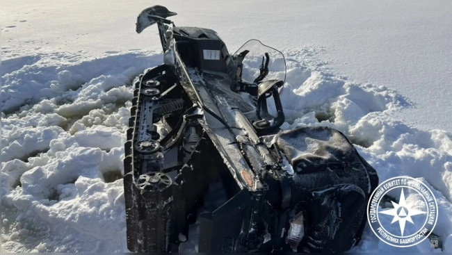 На Павловском водохранилище перевернулся снегоход, спасатели помогли мужчине