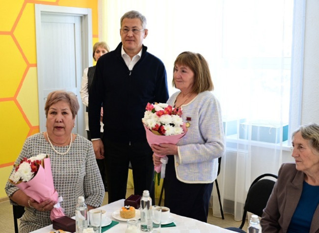 Хабиров встретился с родственниками погибших военнослужащих в Янаульском районе