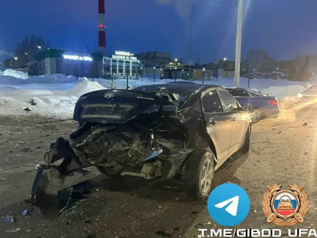 Массовая авария в Уфе: столкновение трех автомобилей на улице Маршала Жукова