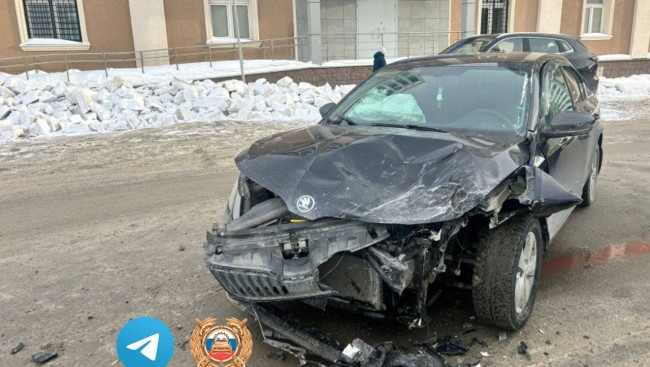 В Уфе произошло ДТП с участием Skoda и Chery, пострадала женщина-водитель