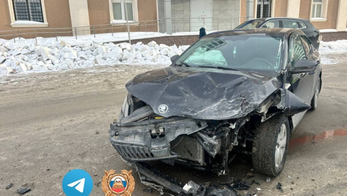 В Уфе произошло ДТП с участием Skoda и Chery, пострадала женщина-водитель