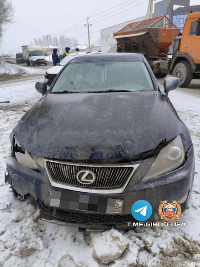 ДТП в Уфе: в столкновении &laquo;Лексуса&raquo; и &laquo;Лады&raquo; пострадал пассажир