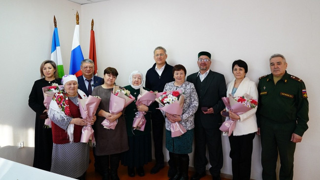 Глава Башкирии вручил ордена семьям погибших участников СВО в Салавате