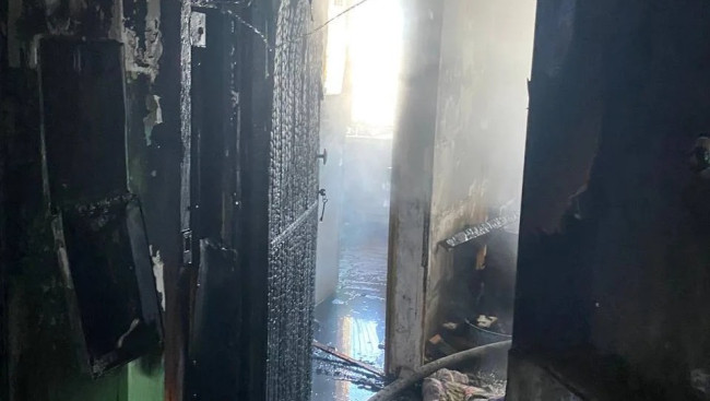 Пожар в пятиэтажке Октябрьского: пострадали женщина и ребенок