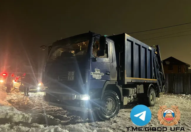 Мусоровоз сбил пешехода в Калининском районе Уфы