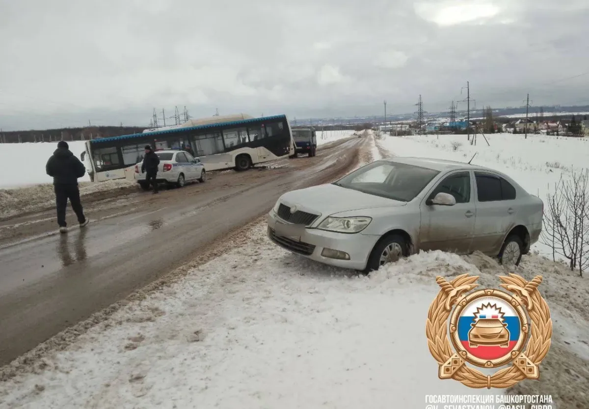 Столкновение автобуса и легковушки произошло на трассе М-7 в Башкирии