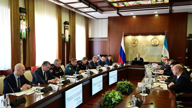 Хабиров обсудил с чиновниками профилактику деструктивного поведения среди молодёжи