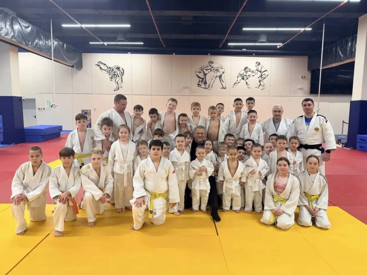 Радий Хабиров посетил Дворец борьбы и отметил развитие детского спорта в республике