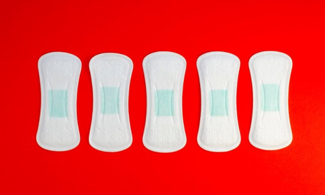 Прокладки как ароматизаторы: простой способ освежить санузел с эфирным маслом