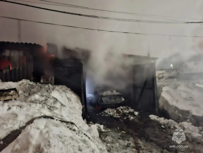 В Янауле при тушении гаража найдено тело 51-летнего мужчины