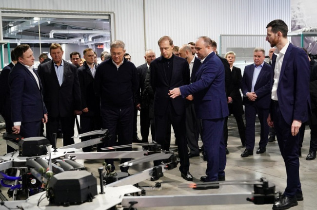 Мантуров и Хабиров посетили промышленные предприятия Башкирии