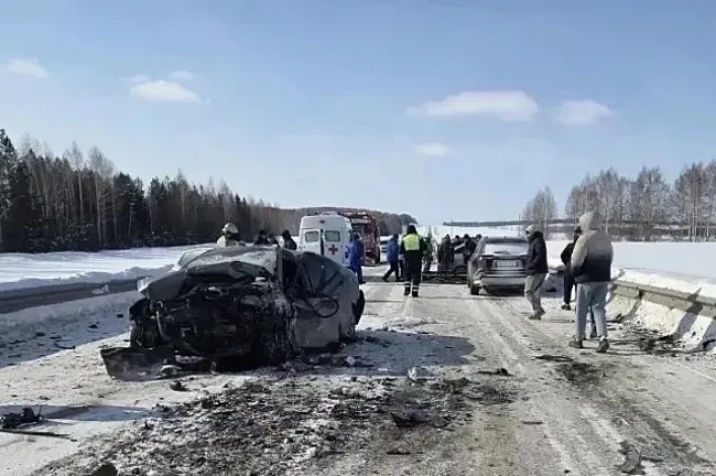 В Башкирии в столкновении трех автомобилей погибли пять человек