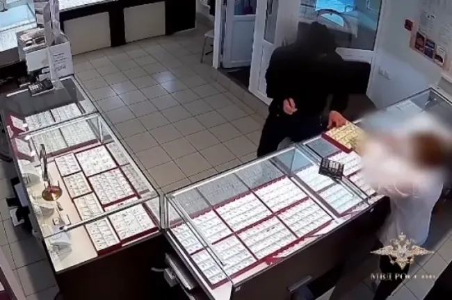 В Белебеевском районе отчим с пасынком ограбили ювелирный магазин