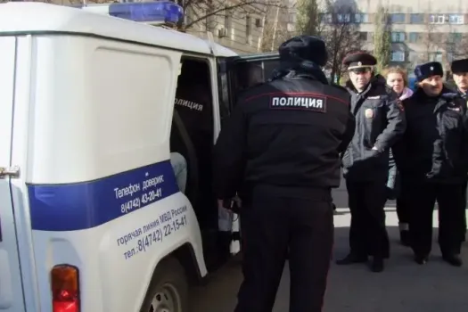 Массовая драка во дворе дома в Уфе: чем завершился конфликт между мужчиной и женщиной