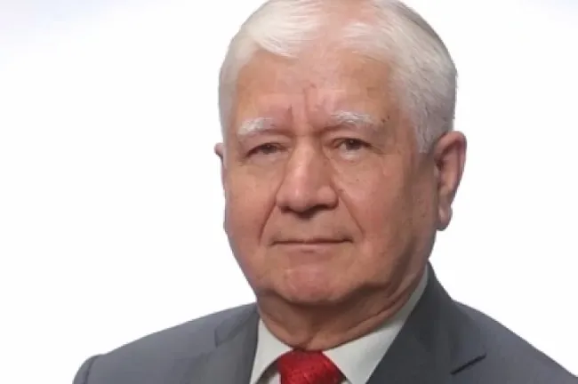 Глава Башкирии вручил награду Ришату Халикову в день его 80-летия