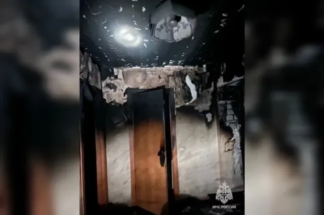 Пожар в квартире на улице Испытателей в Уфе: один человек госпитализирован