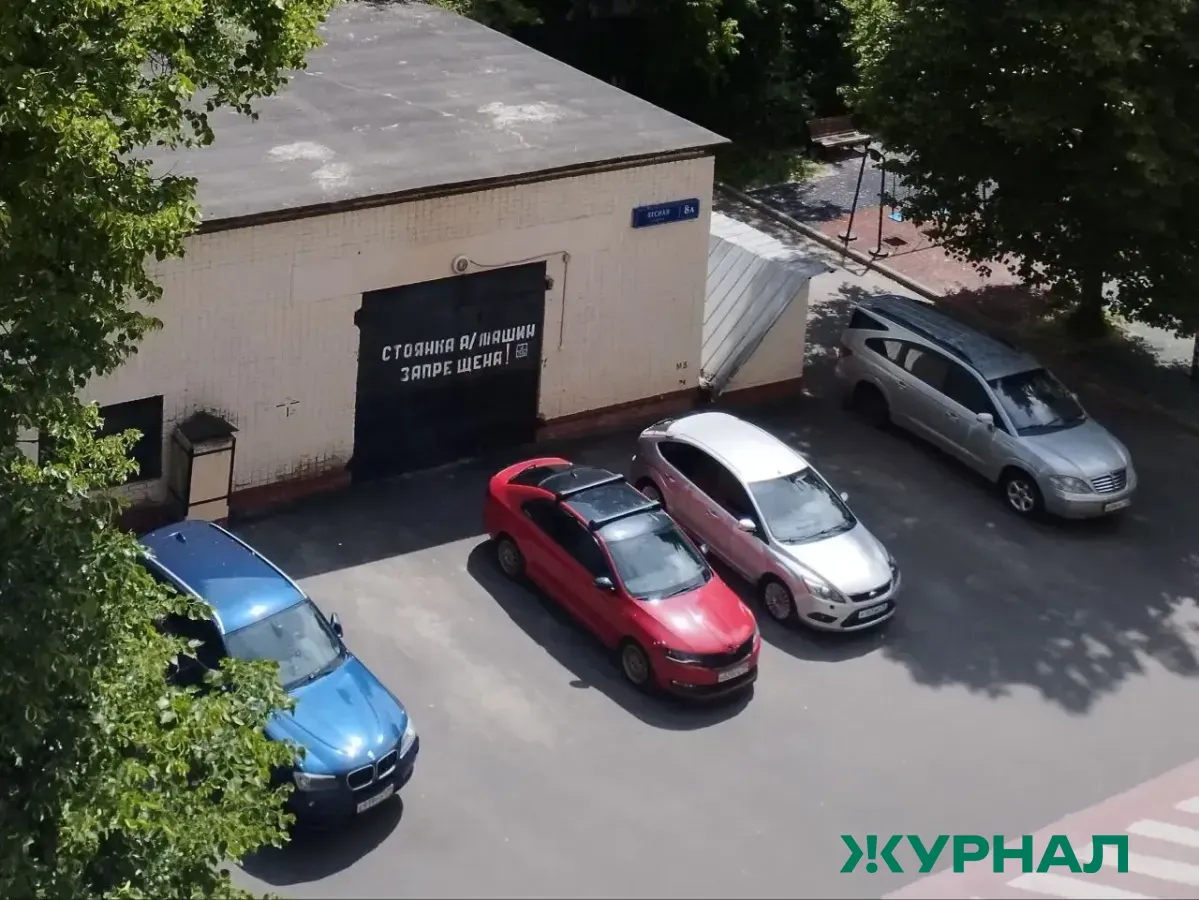 Уфимцы требуют запретить въезд автомобилей во двор на улице Карла Маркса