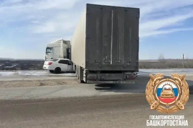 ДТП с грузовиком в Уфе: три человека пострадали в аварии