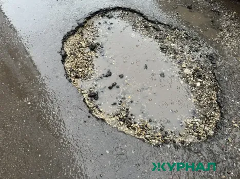 Провал на дороге в Уфе вызывает опасения у водителей